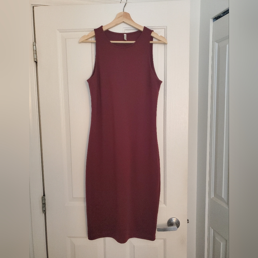 Burgundy midi bodycon dress size large.